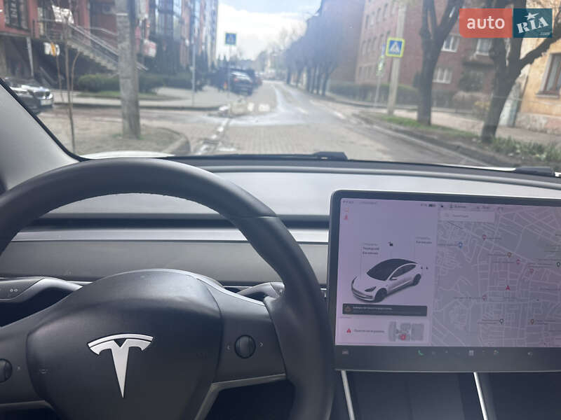 Седан Tesla Model 3 2019 в Черновцах