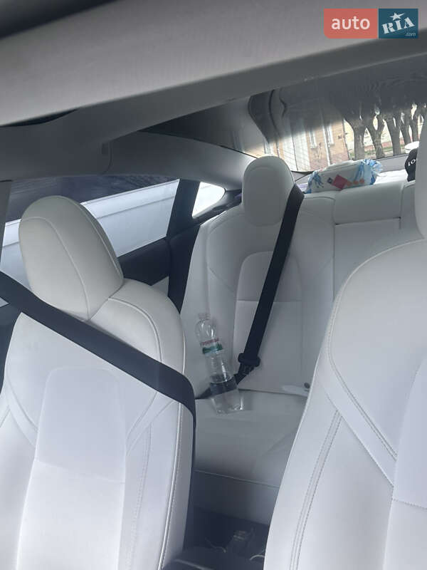 Седан Tesla Model 3 2019 в Черновцах