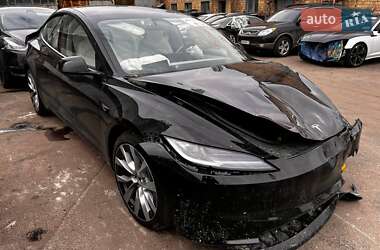 Седан Tesla Model 3 2025 в 