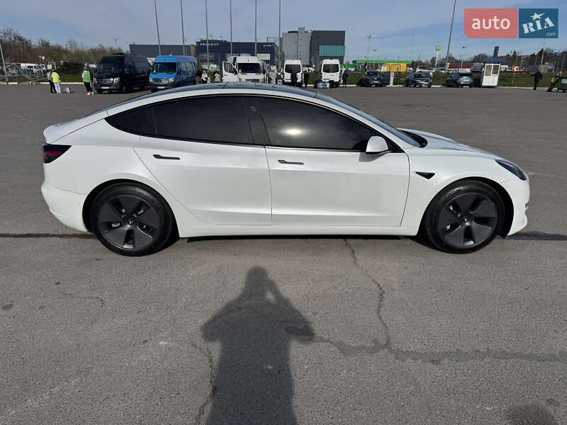 Седан Tesla Model 3 2021 в Львове