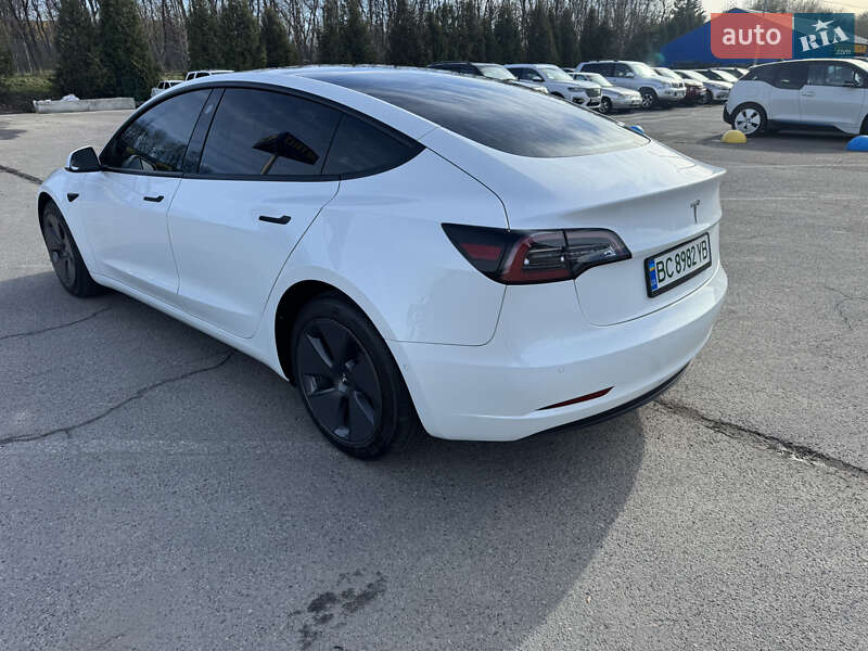 Седан Tesla Model 3 2021 в Львове