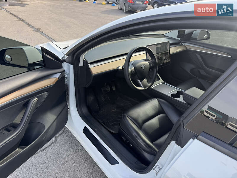 Седан Tesla Model 3 2021 в Львове
