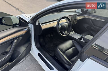 Седан Tesla Model 3 2021 в 