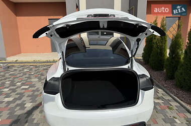 Седан Tesla Model 3 2024 в 