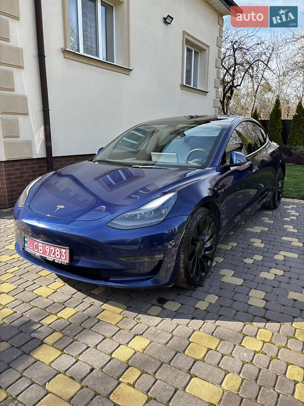 Седан Tesla Model 3 2023 в Львові