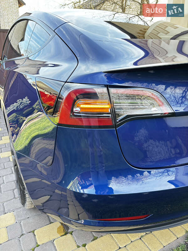 Седан Tesla Model 3 2023 в Львові