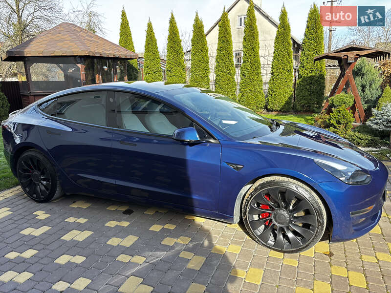 Седан Tesla Model 3 2023 в Львові