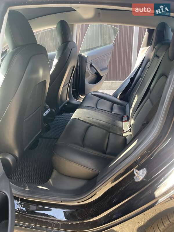 Седан Tesla Model 3 2019 в Києві