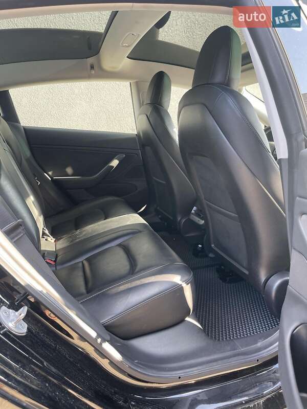 Седан Tesla Model 3 2019 в Києві