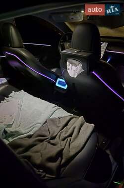 Седан Tesla Model 3 2019 в 