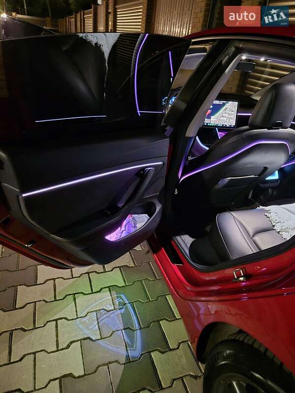 Седан Tesla Model 3 2019 в Одессе