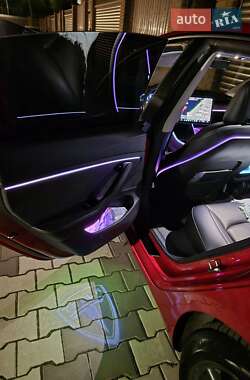 Седан Tesla Model 3 2019 в 