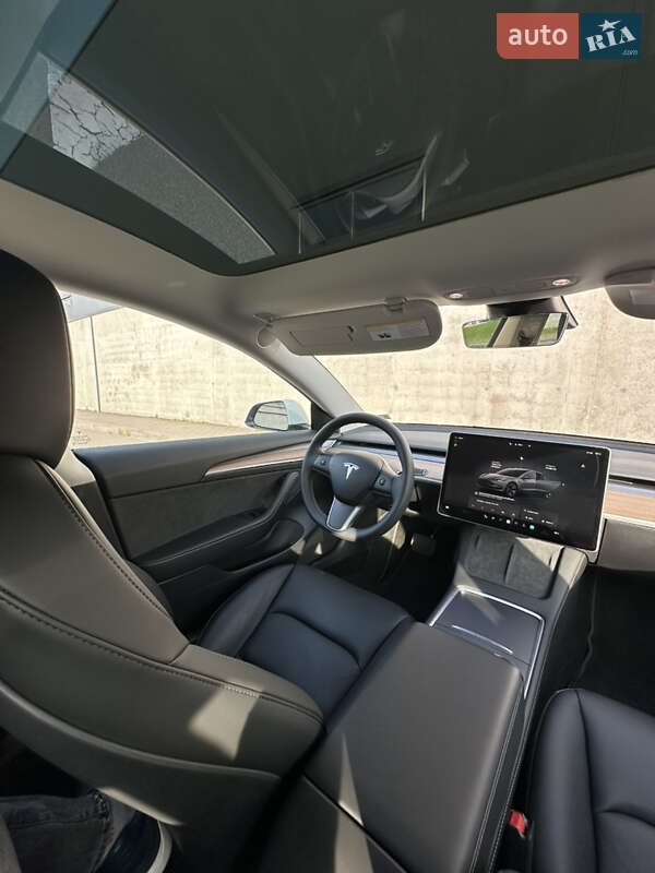 Седан Tesla Model 3 2023 в Киеве
