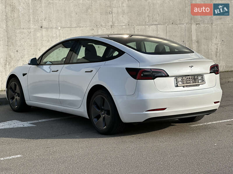 Седан Tesla Model 3 2023 в Киеве