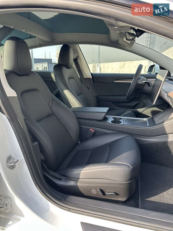 Седан Tesla Model 3 2023 в Киеве