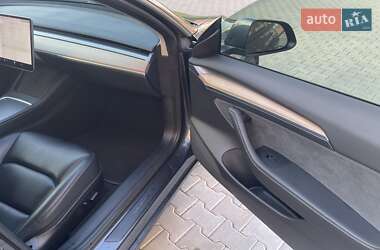 Седан Tesla Model 3 2021 в 