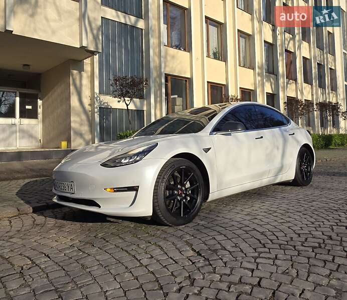 Седан Tesla Model 3 2018 в Ужгороде