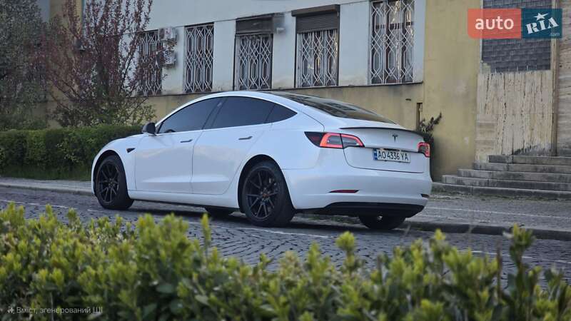 Седан Tesla Model 3 2018 в Ужгороде