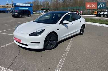 Седан Tesla Model 3 2021 в Киеве
