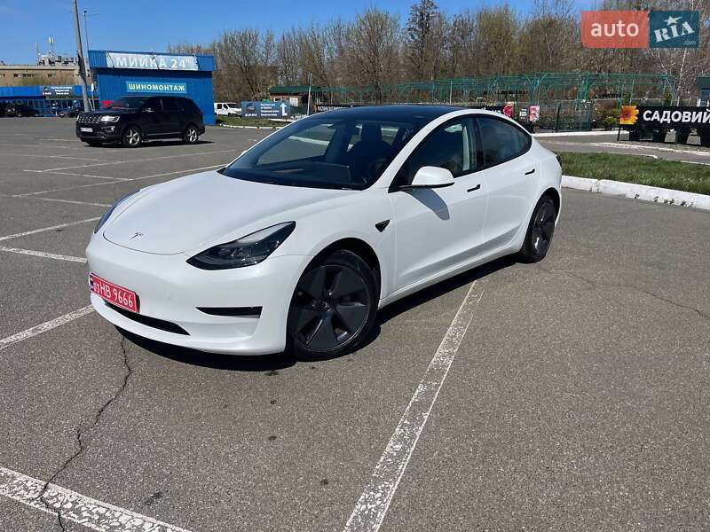 Седан Tesla Model 3 2021 в 