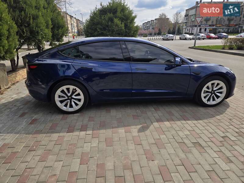 Седан Tesla Model 3 2022 в Днепре