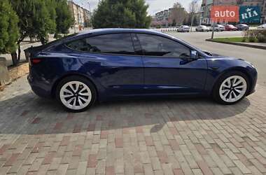 Седан Tesla Model 3 2022 в 