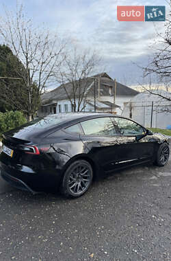 Седан Tesla Model 3 2024 в Мукачевому
