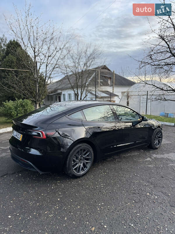 Седан Tesla Model 3 2024 в 