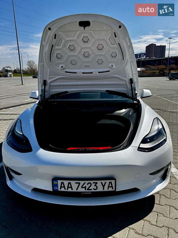 Седан Tesla Model 3 2022 в Києві