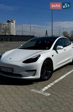 Седан Tesla Model 3 2022 в 
