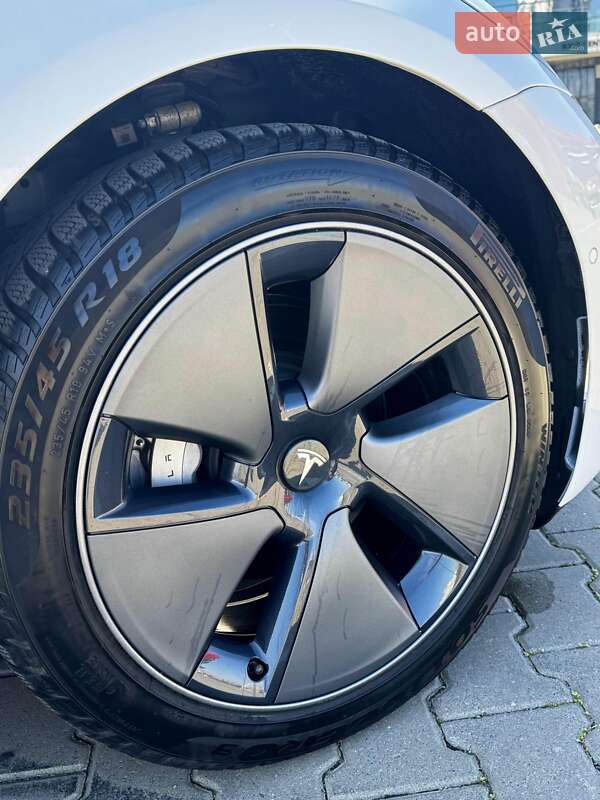 Седан Tesla Model 3 2022 в Києві
