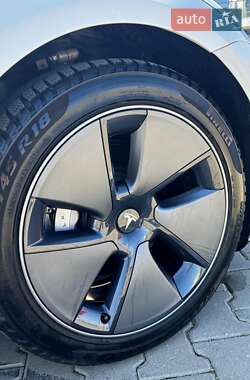 Седан Tesla Model 3 2022 в 