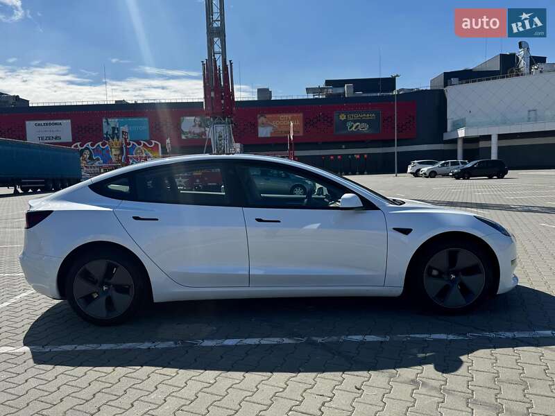 Седан Tesla Model 3 2022 в Києві