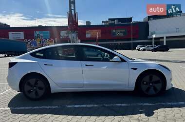 Седан Tesla Model 3 2022 в 