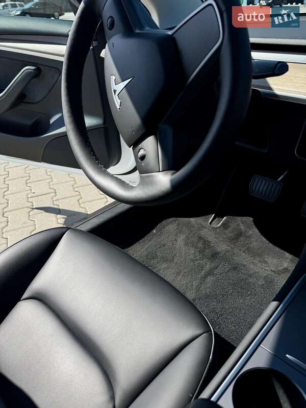 Седан Tesla Model 3 2022 в Києві