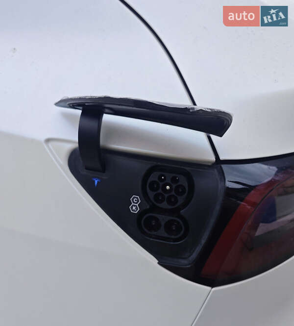 Седан Tesla Model 3 2022 в Києві