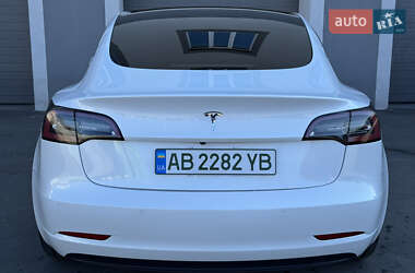 Седан Tesla Model 3 2022 в 