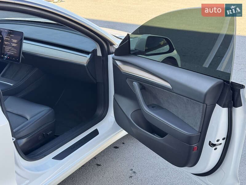 Седан Tesla Model 3 2022 в Виннице