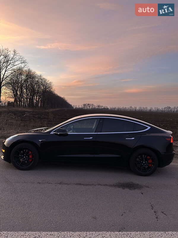Седан Tesla Model 3 2020 в Черкассах