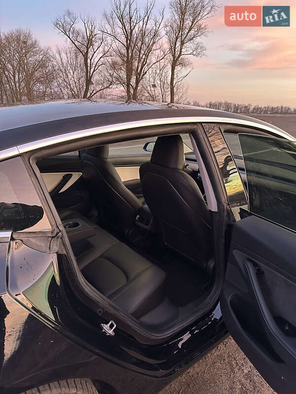 Седан Tesla Model 3 2020 в Черкассах