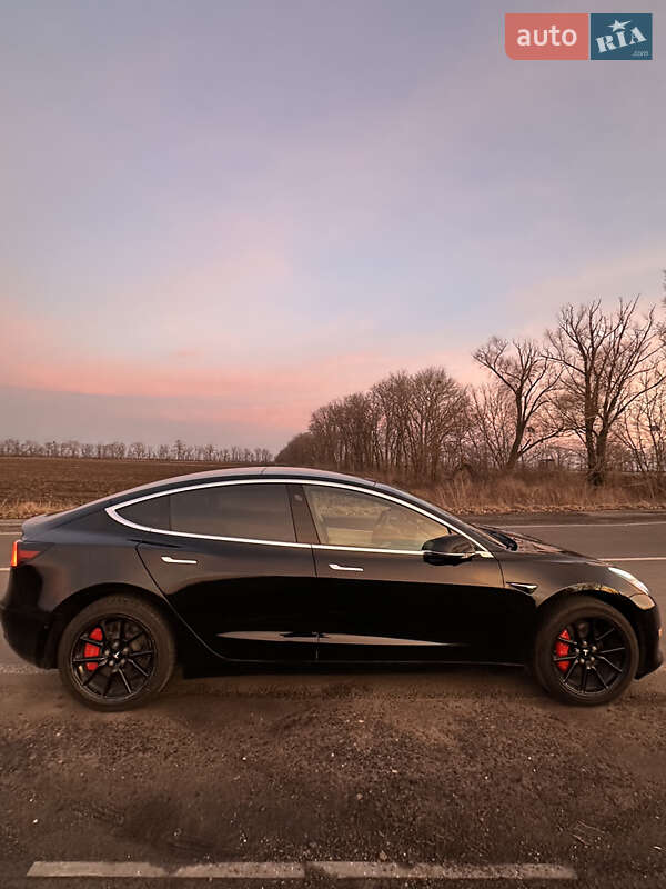 Седан Tesla Model 3 2020 в Черкассах