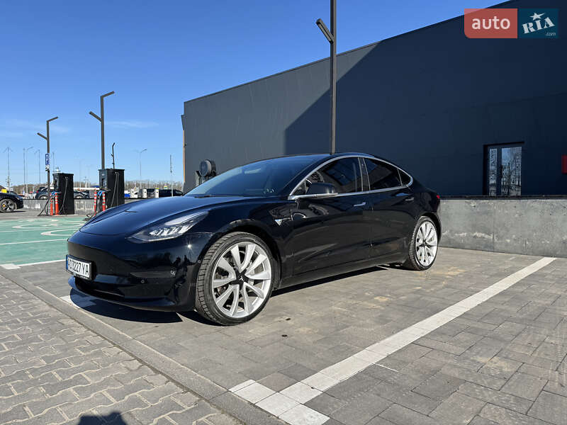 Седан Tesla Model 3 2019 в 