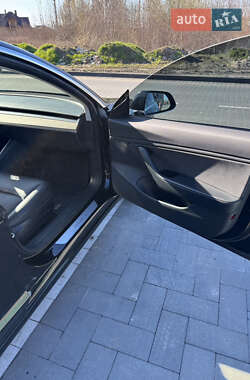Седан Tesla Model 3 2019 в 