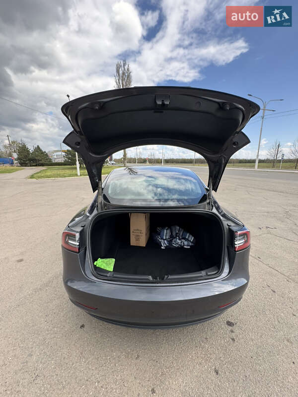 Седан Tesla Model 3 2023 в Одесі