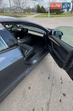 Седан Tesla Model 3 2023 в 