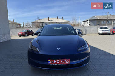 Седан Tesla Model 3 2024 в 