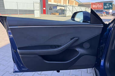 Седан Tesla Model 3 2024 в 