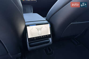 Седан Tesla Model 3 2024 в 