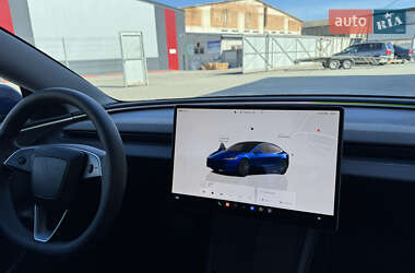 Седан Tesla Model 3 2024 в 