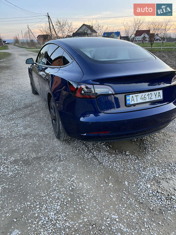 Седан Tesla Model 3 2021 в Івано-Франківську